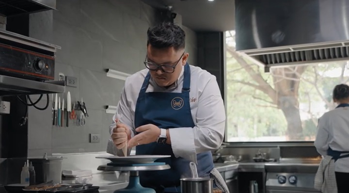 At Mia, Russell blends European techniques with his personal flair. (©MICHELIN)