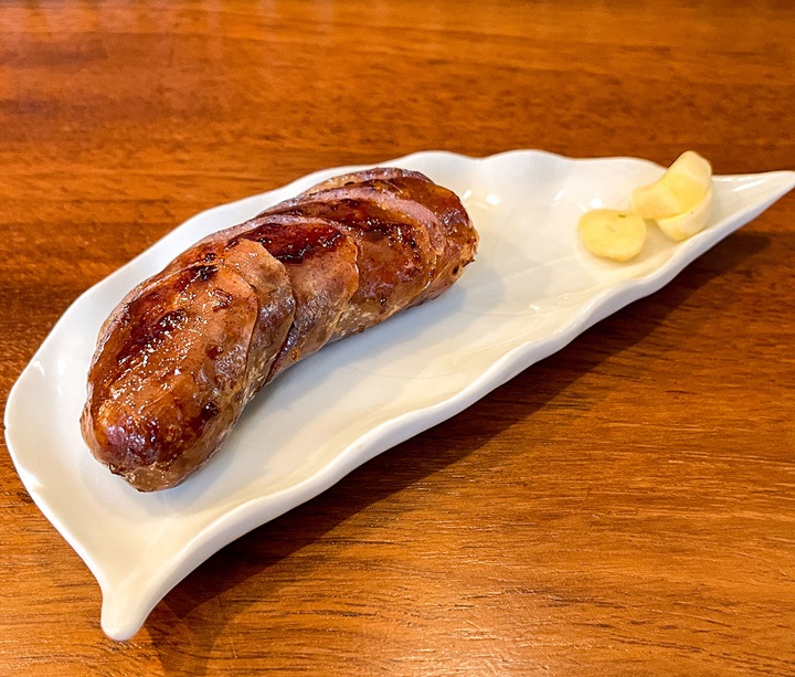 裡小樓的金門老譚 58 高粱酒香腸。（©MICHELIN）