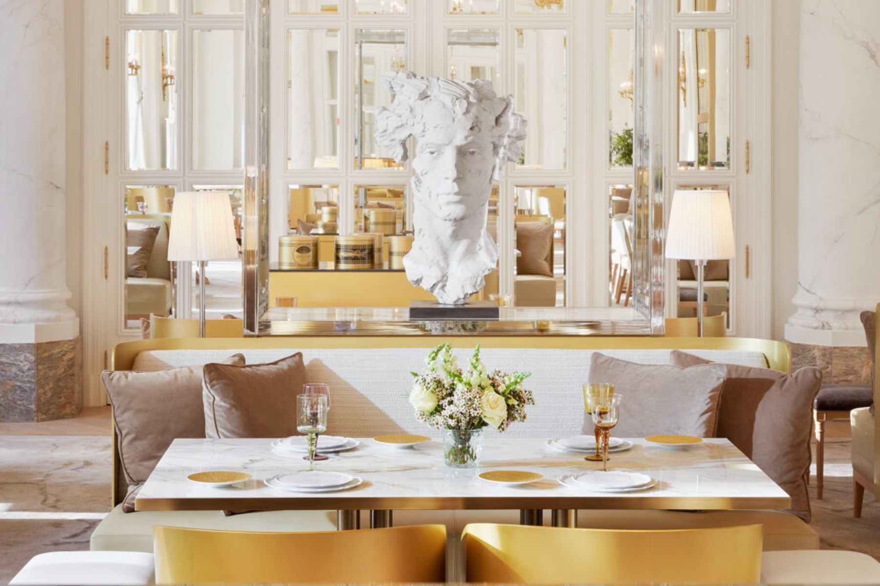 Two-MICHELIN-Star restaurant Deessa in the Mandarin Oriental Ritz – an iconic hotel in Madrid that boasts Three MICHELIN Keys – exemplifies the harmony between haute cuisine and exceptional accommodation. © Manolo Yllera/Deessa