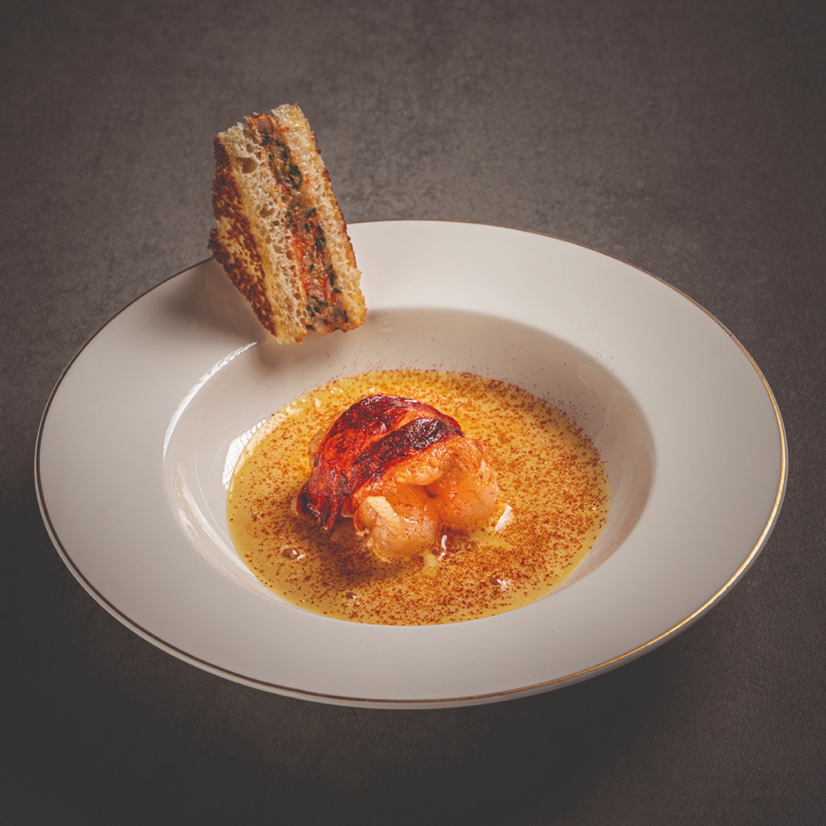 El emocionante Bogavante asado y sabayón al oloroso de El Portal de Echaurren, con dos Estrellas MICHELIN en Ezcaray (La Rioja). © El Portal de Echaurren