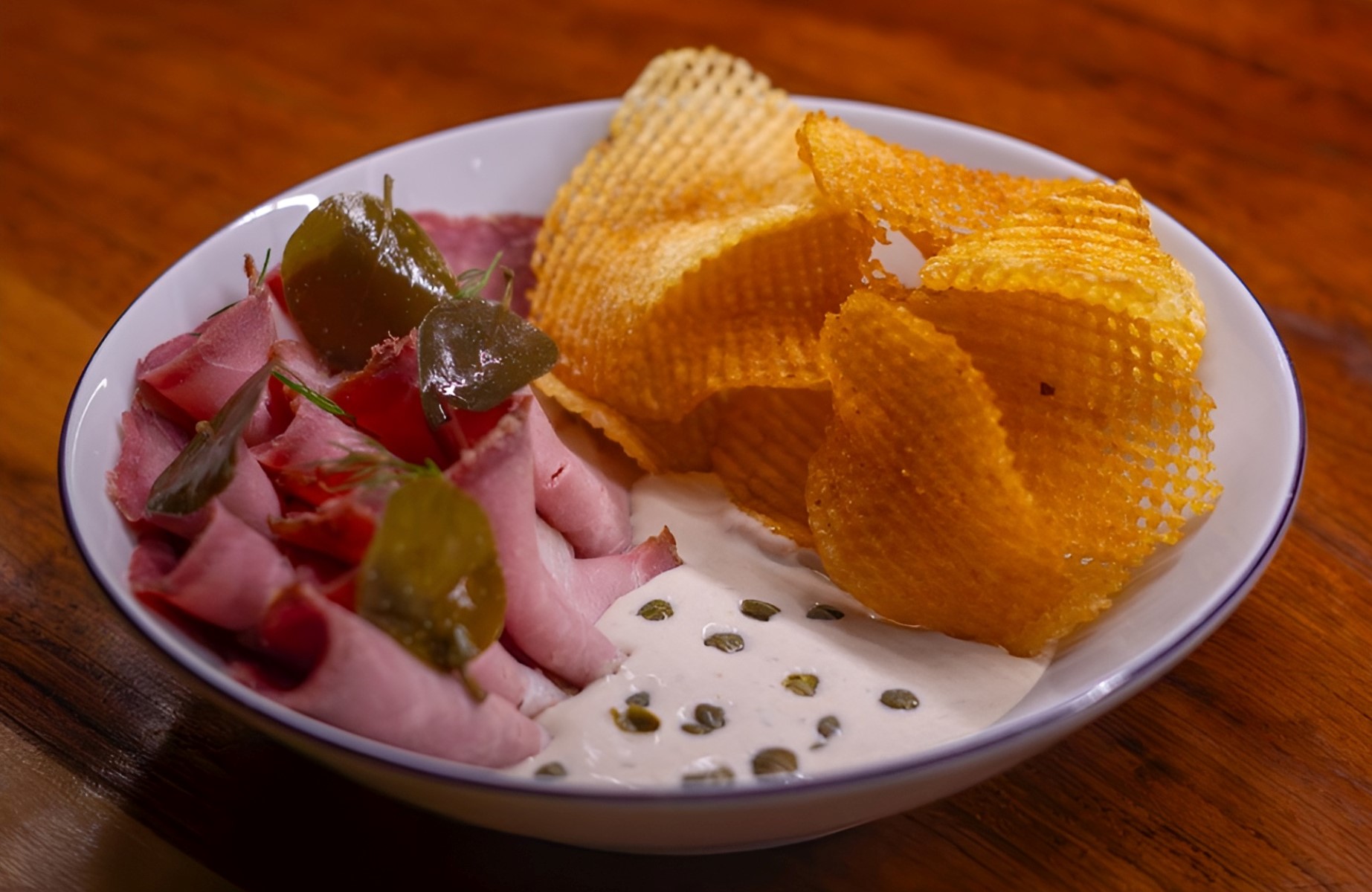 Tonnato Maiale, un clásico inamovible del restaurante porteño Picarón. © Picarón