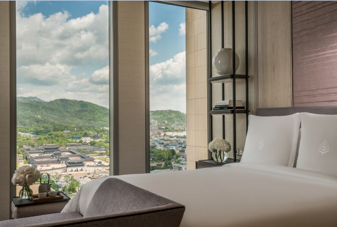 The Four Seasons Hotel Seoul has unparalleled views of the city's largest royal palace, Gyeongbokgung. ©Four Seasons Hotel Seoul