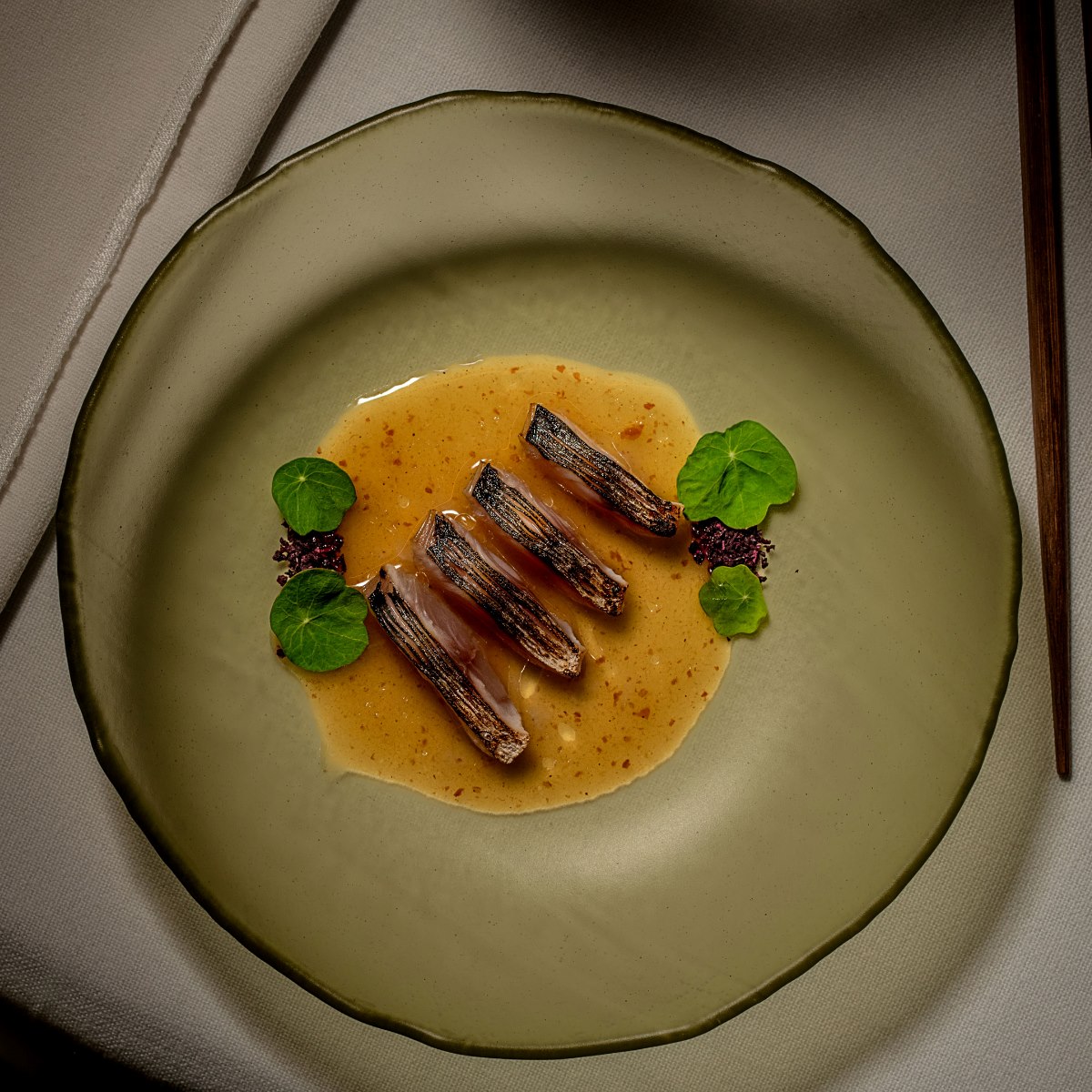 Los sabores asiáticos con impronta mediterránea brillan en el restaurante Kamikaze, que ahora cuenta con una Estrella MICHELIN. © Moises Torne (@moitorne_food)/Kamikaze