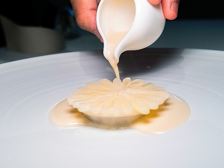 Textures of asparagus by Etcha, a newly-minted One MICHELIN Star in The MICHELIN Guide Thailand 2026 edition. (© The MICHELIN Guide Thailand)