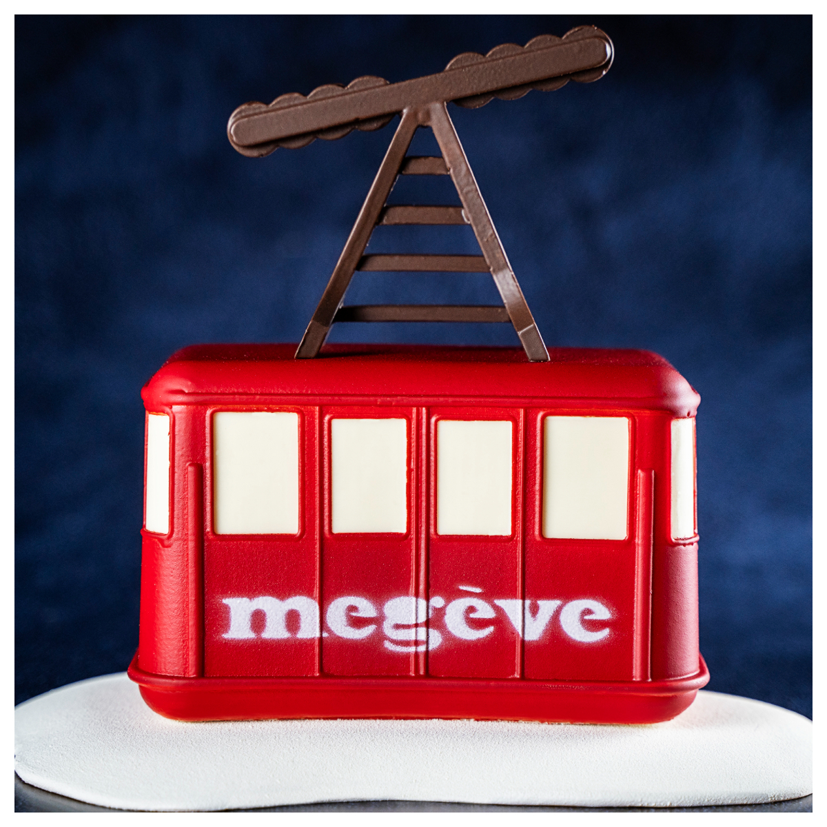 La « Télécabine de Rochebrune », la bûche de Noël 2025 signée par le chef Jonathan Chapuy © Four Seasons Resort Megève 