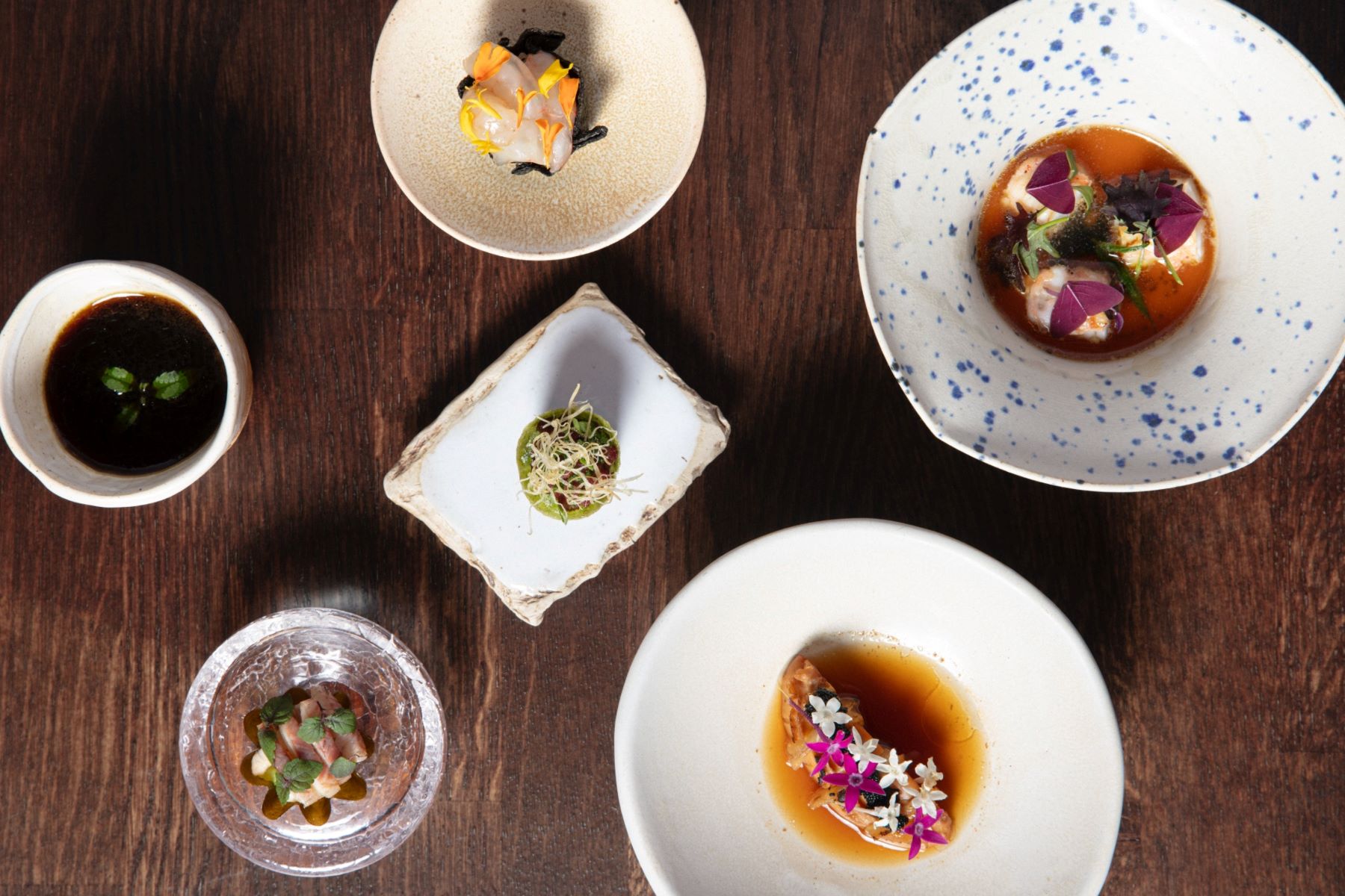 EMi, recién galardonado con una Estrella MICHELIN, ofrece una gastronomía de fusión con platos equilibrados y delicados. © Francis Rosso/EMi