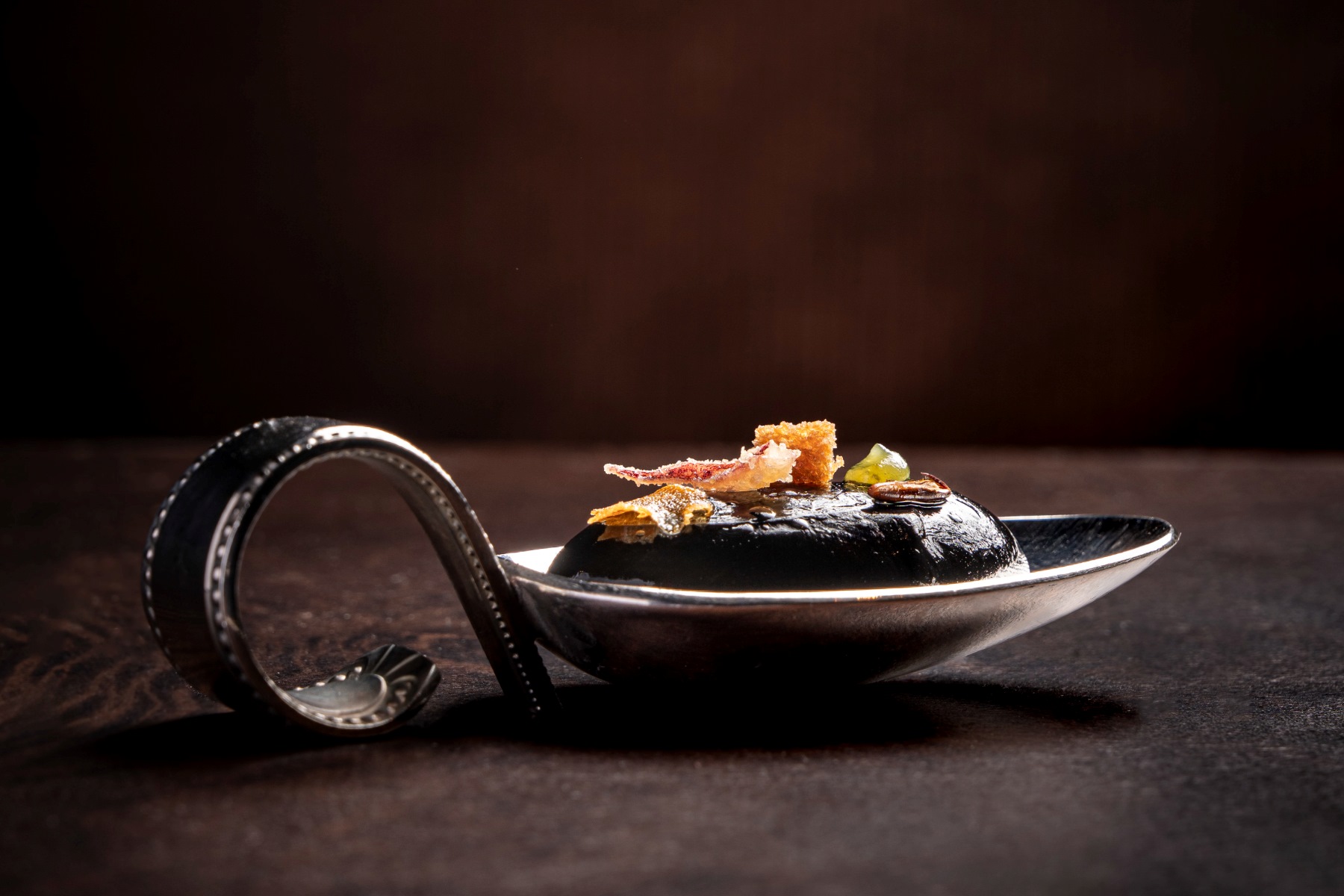 La elegancia se degusta en cada pase del restaurante Ramón Freixa Atelier, con dos Estrellas MICHELIN en Madrid. © Ramón Freixa Atelier