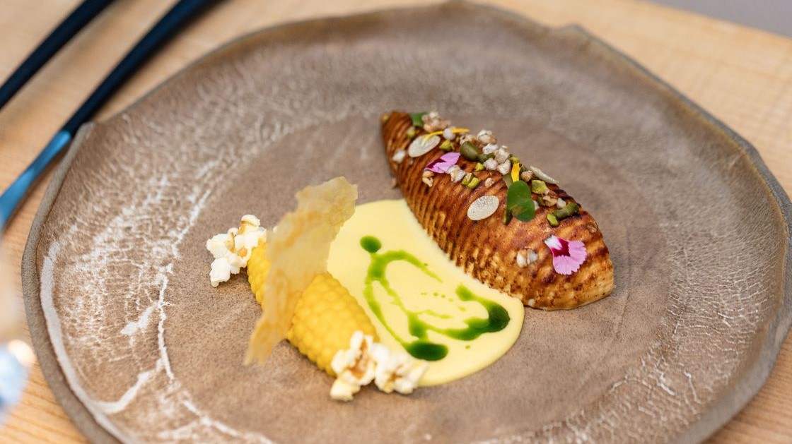 Die Bio-Hähnchenbrust mit Mais - ein Meisterwerk in Bezug auf Technik, Geschmack und Optik © Claudia Gregor/Solo Du