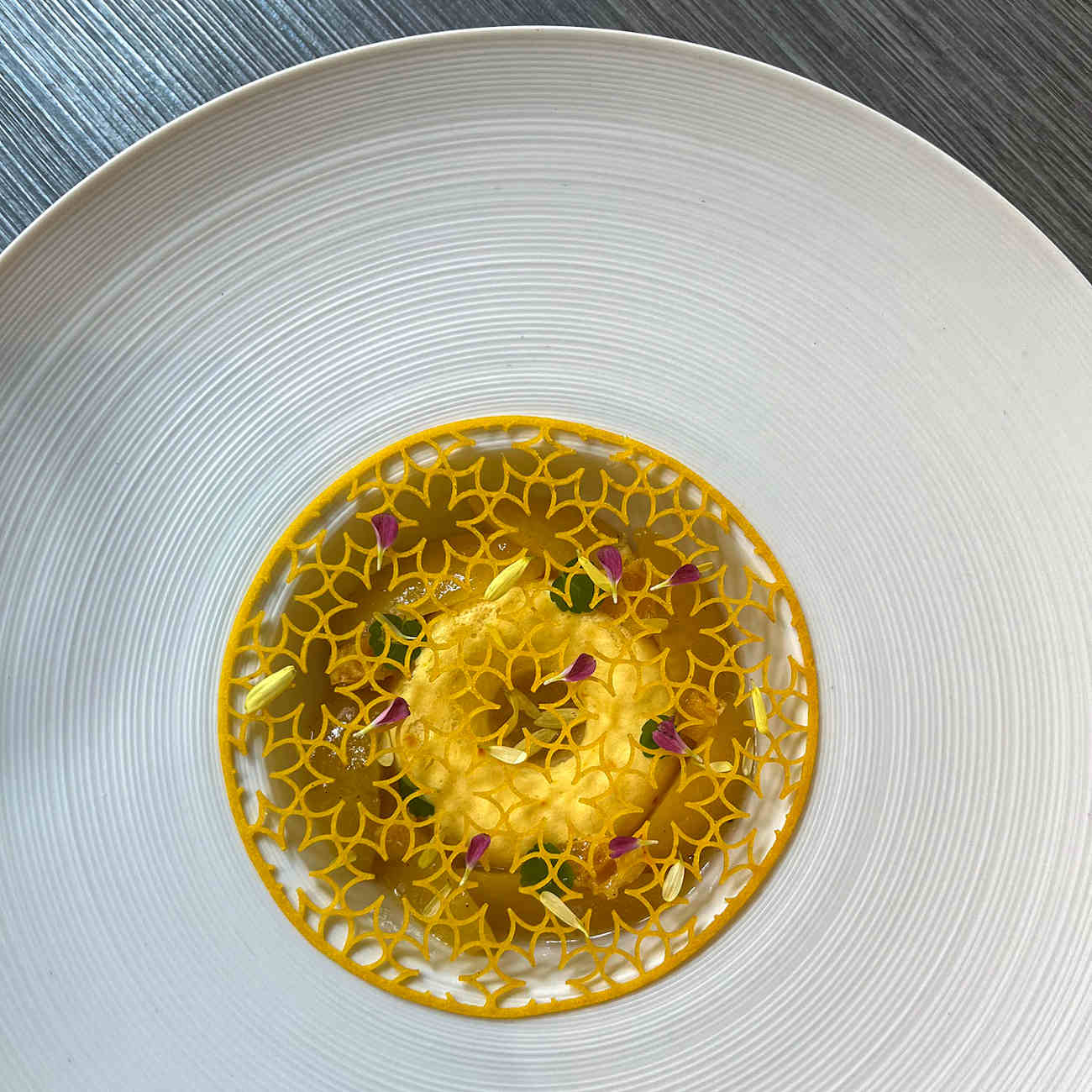 Bij MICHELIN Ster Tout à Fait gaan traditie en originaliteit hand in hand. © Lotte Ausems