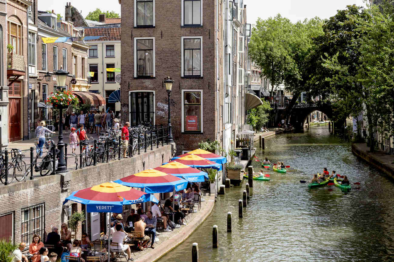 Gezelligheid troef aan de Utrechtse grachten. © Jan van der Wolf/iStock