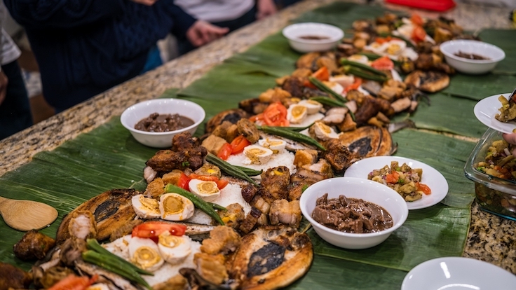 A Filipino "Kamayan" feast where eating by hand is the way to go. (©Joshua Edward Quillo)
