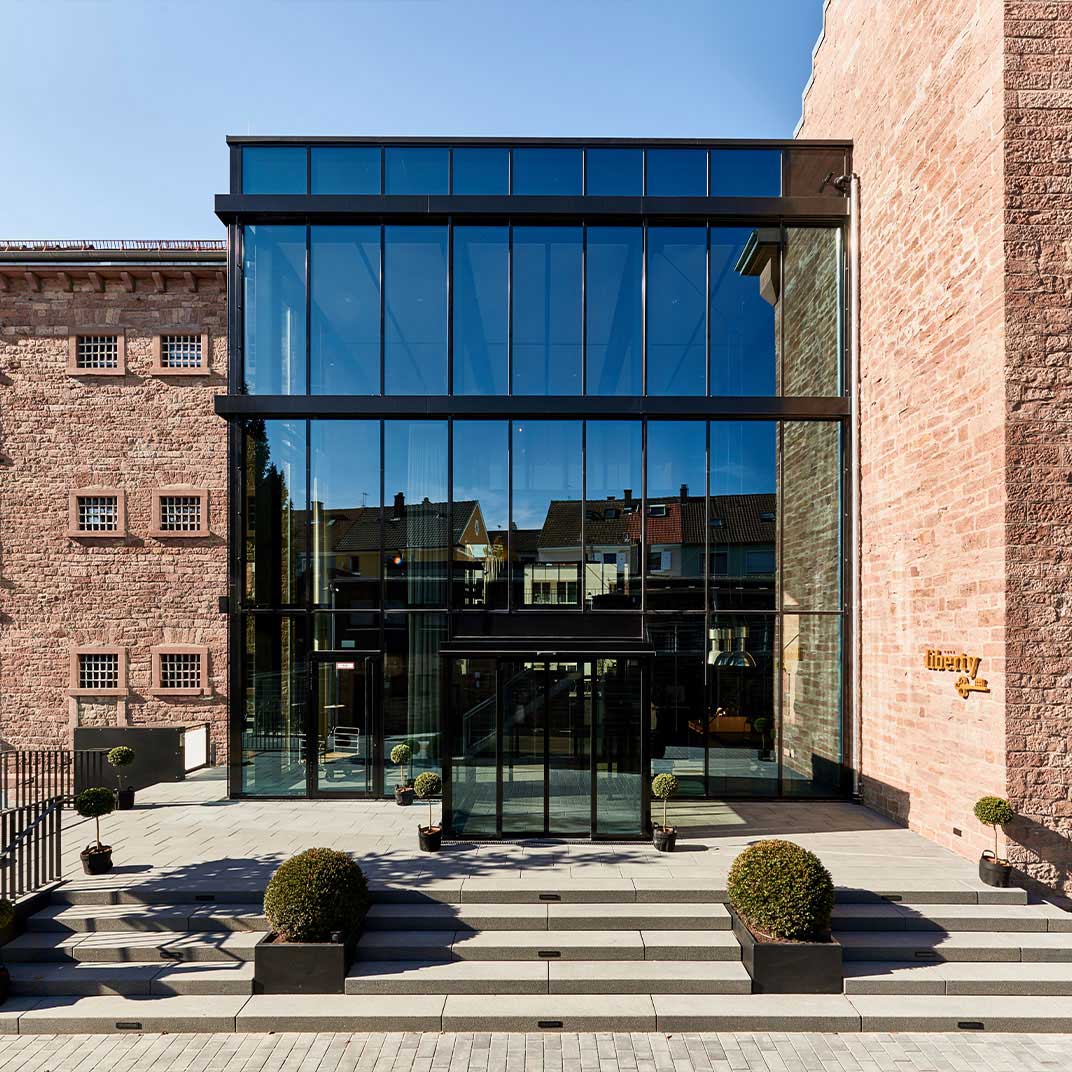 The glass addition is the contemporary element at the former prison Hotel Liberty. © Hotel Liberty