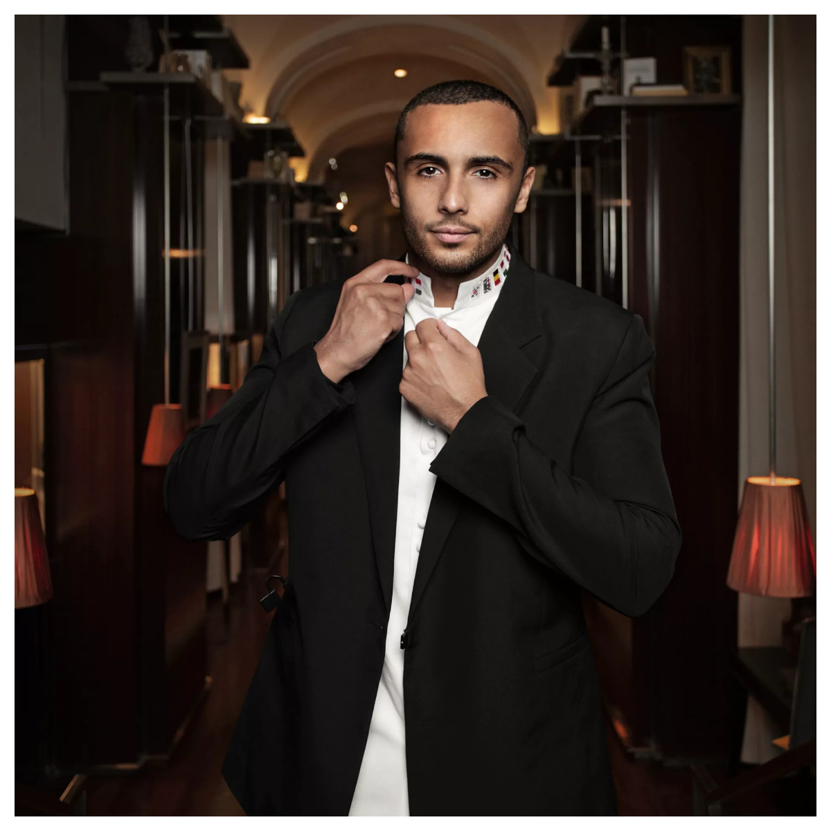 Le chef pâtissier Yazid Ichemrahen au Royal Monceau – Raffles Paris © Royal Monceau – Raffles Paris