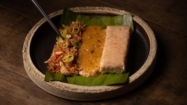 From MICHELIN-Starred Toyo Eatery: Blue crab steamed in banana leaf, layered with tapuey jelly, gata, taba ng talangka and palapa — crisp shallots and green chilis rounding out the heat. A Butuan-rooted standout that reflects how modern Filipino cuisine is at the forefront of the country’s gastronomy. (©Geric Cruz/Toyo Eatery)