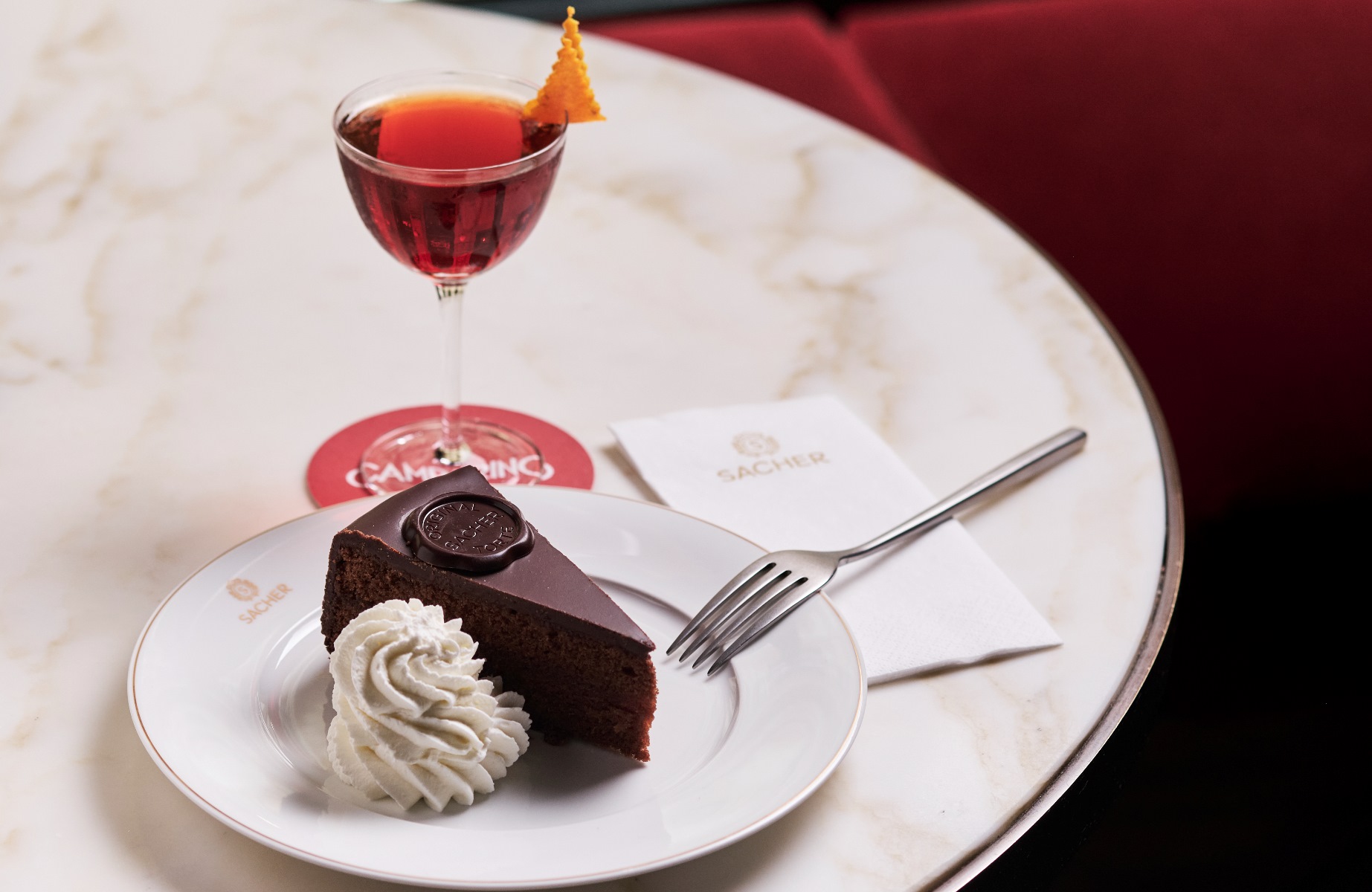 Camparino in galleria_Sacher natalizia e drink