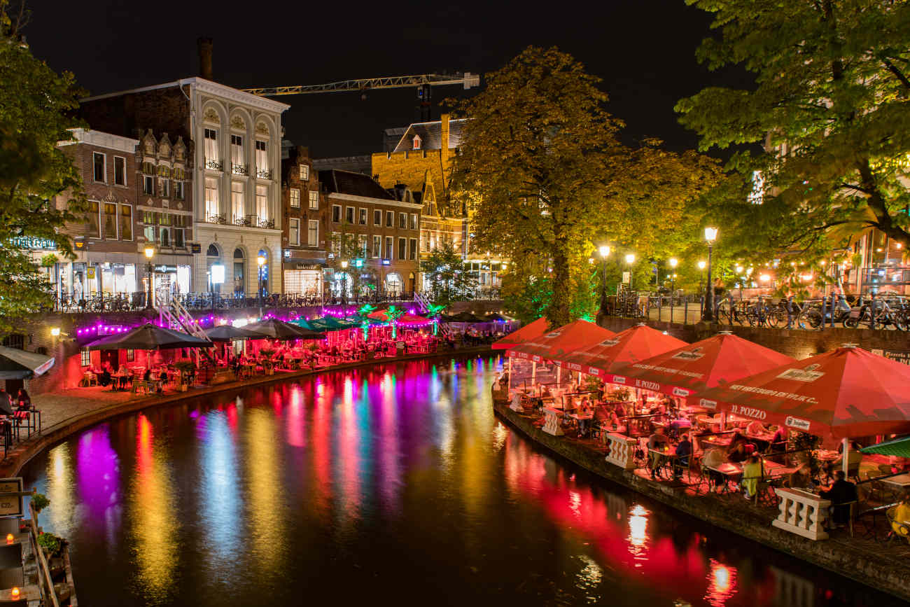 Gezellige drukte langs de Utrechtse grachten. © Mirrorimage-NL/iStock