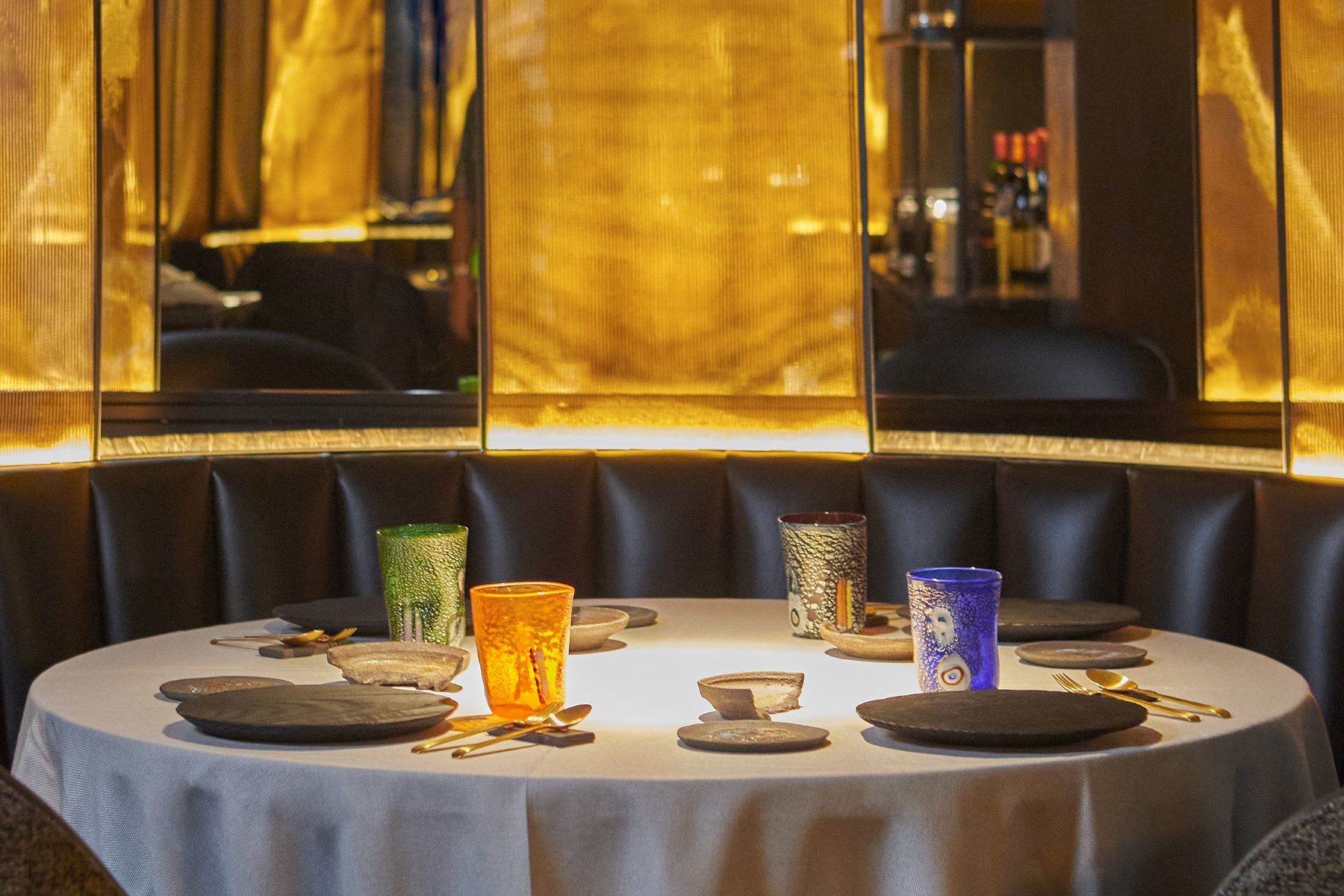 Uno de los rincones de Smoked Room, un restaurante madrileño donde brillan tanto la gastronomía como los vinos seleccionados por el sommelier Luis Baselga. © Grupo Dani García