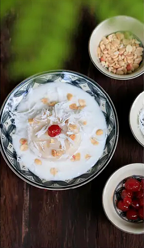 6-vietnamese-desserts-where-to-find-them-michelin-guide- kem chuoi - man moi (5).jpg