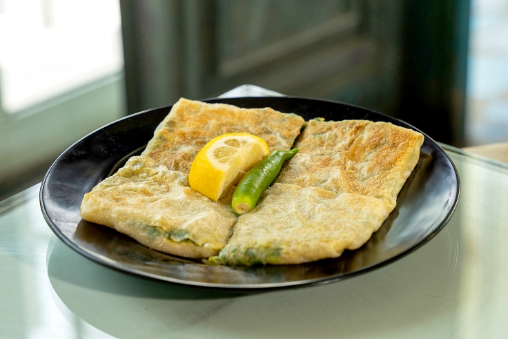 Mutabbaq served with a fresh green chili from Bib Gourmand restaurant, Tameesa. © Mansour Abdullah AlJaafari/Michelin