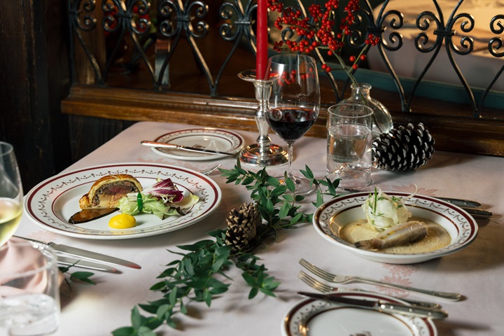 以瑞士芝士火鍋聞名的米芝蓮入選餐廳瑞樵閣，是到半島酒店住宿時暖心的用餐之選。（©香港半島酒店）