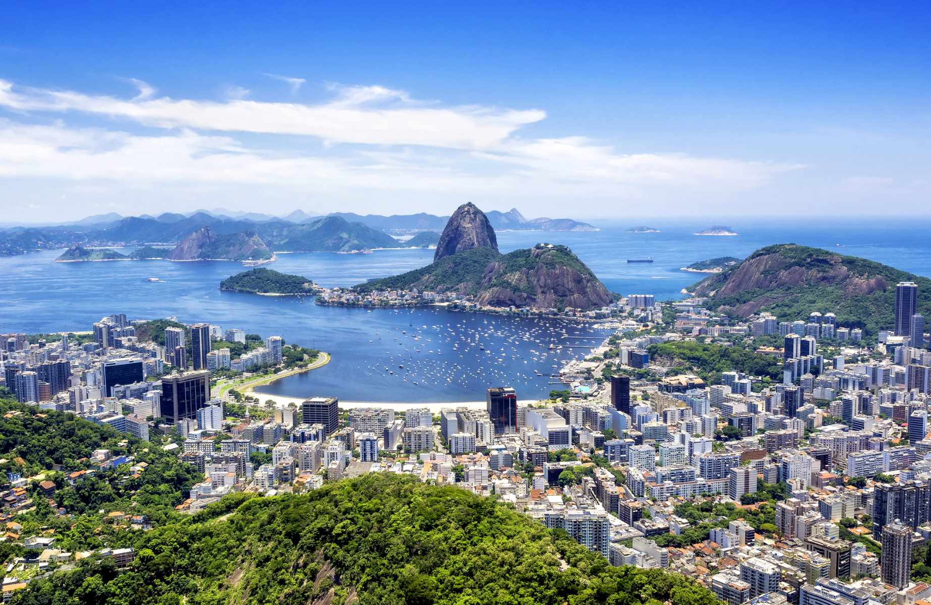 Com uma paisagem que se estende da floresta à praia e ao mar, o Rio de Janeiro exibe um dos cenários naturais mais espetaculares que uma cidade poderia sonhar em ter. © R.M. Nunes/iStock