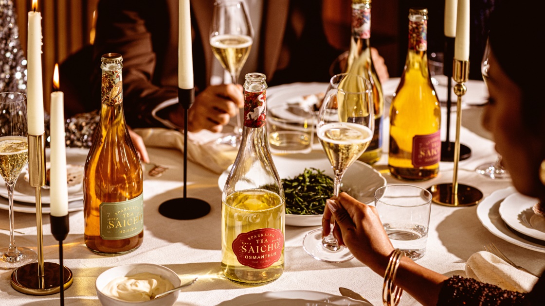 Saicho’s sparkling teas, now served at MICHELIN-starred restaurants worldwide, are increasingly featured in celebratory dining settings traditionally associated with Champagne. © Johnny Stephens / Saicho