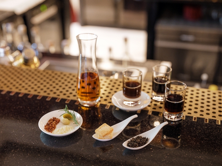 You can make this cocktail at home, too — instant guest-wooing guaranteed. (© Linh Pham/The MICHELIN Guide Vietnam)