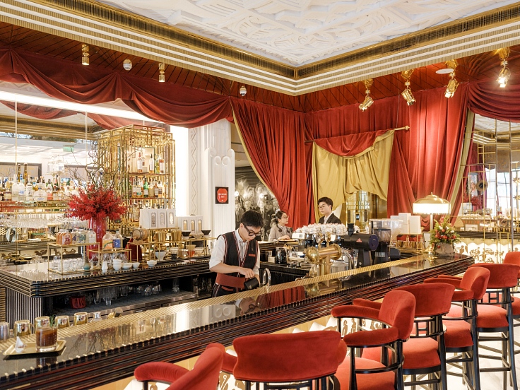 Diva’s Lounge, designed by Bill Bensley, is known for its elegant art décor, bespoke cocktails, pastries, tapas and afternoon tea. (© Linh Pham/The MICHELIN Guide Vietnam)