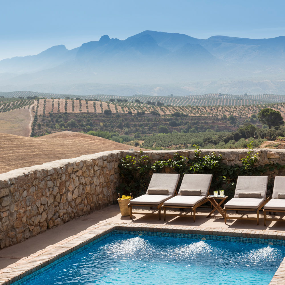 Hotel Cortijo del Marqués rises amid a spectacular landscape of olive groves. © Hotel Cortijo del Marqués
