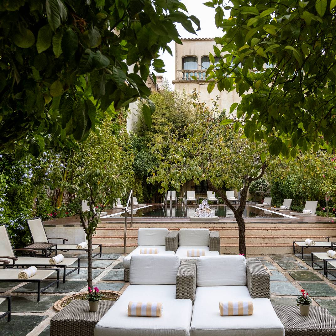 The gardens and charming pool at Hospes Palacio del Bailío. © Hospes Palacio del Bailío