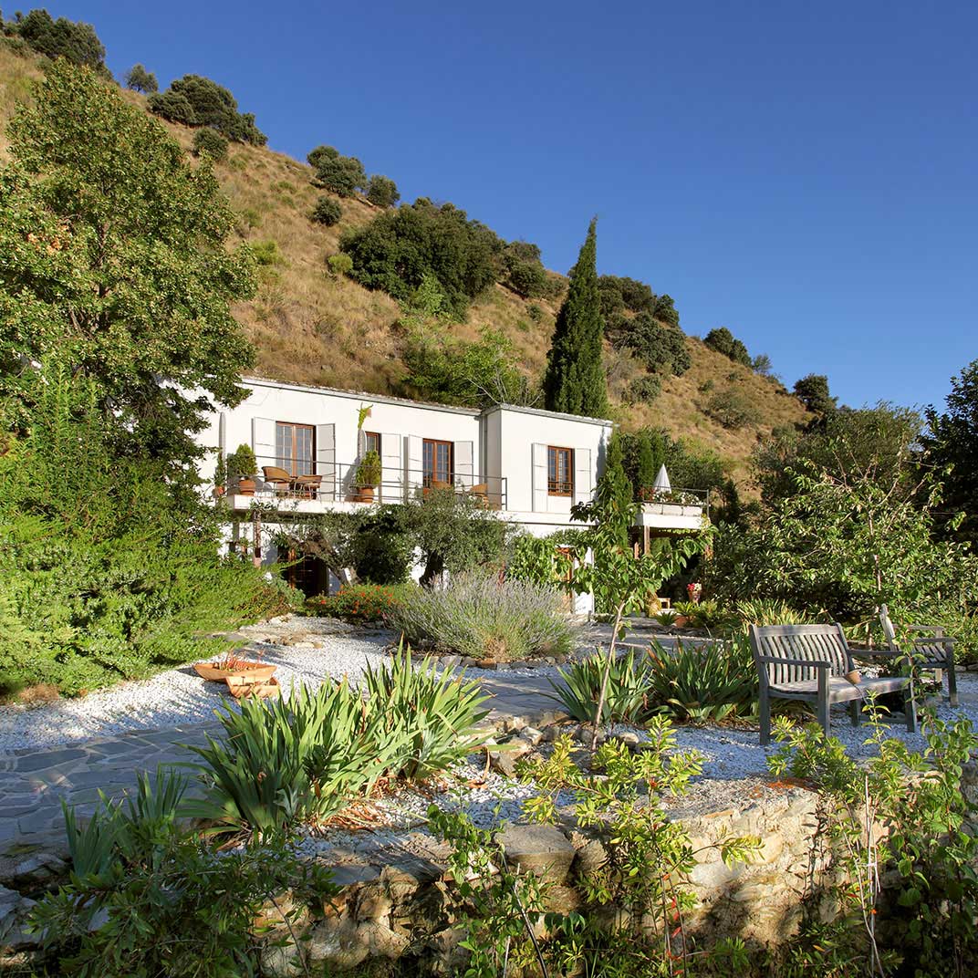 La Almunia del Valle offers views over a protected natural setting in the Sierra Nevada. © La Almunia del Valle