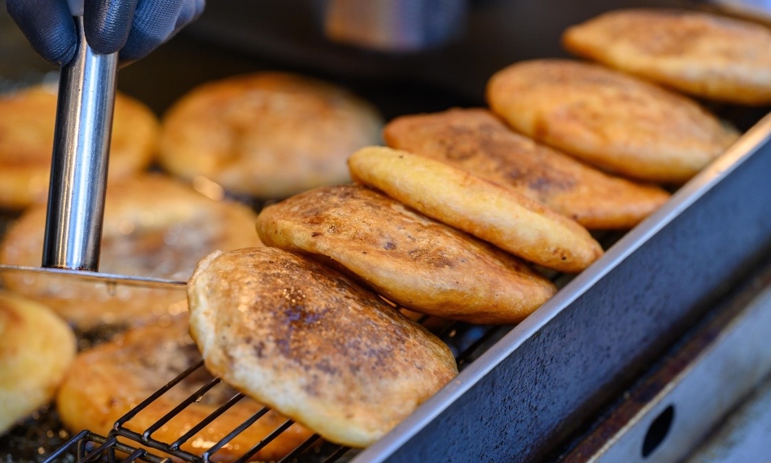 Hotteok, pan-fried pancakes filled with sweet syrup. © Shutterstock