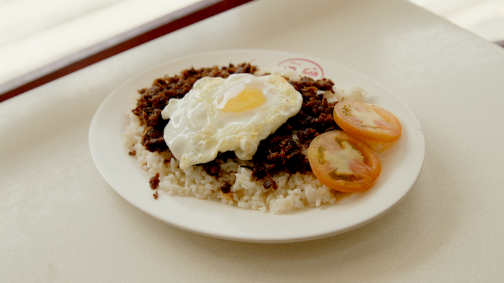 탭실로그, 마긴하와 스트리트에 위치한 로딕스 다이너에서 맛볼 수 있는 필리핀의 대표적인 아침 식사 (©MICHELIN)