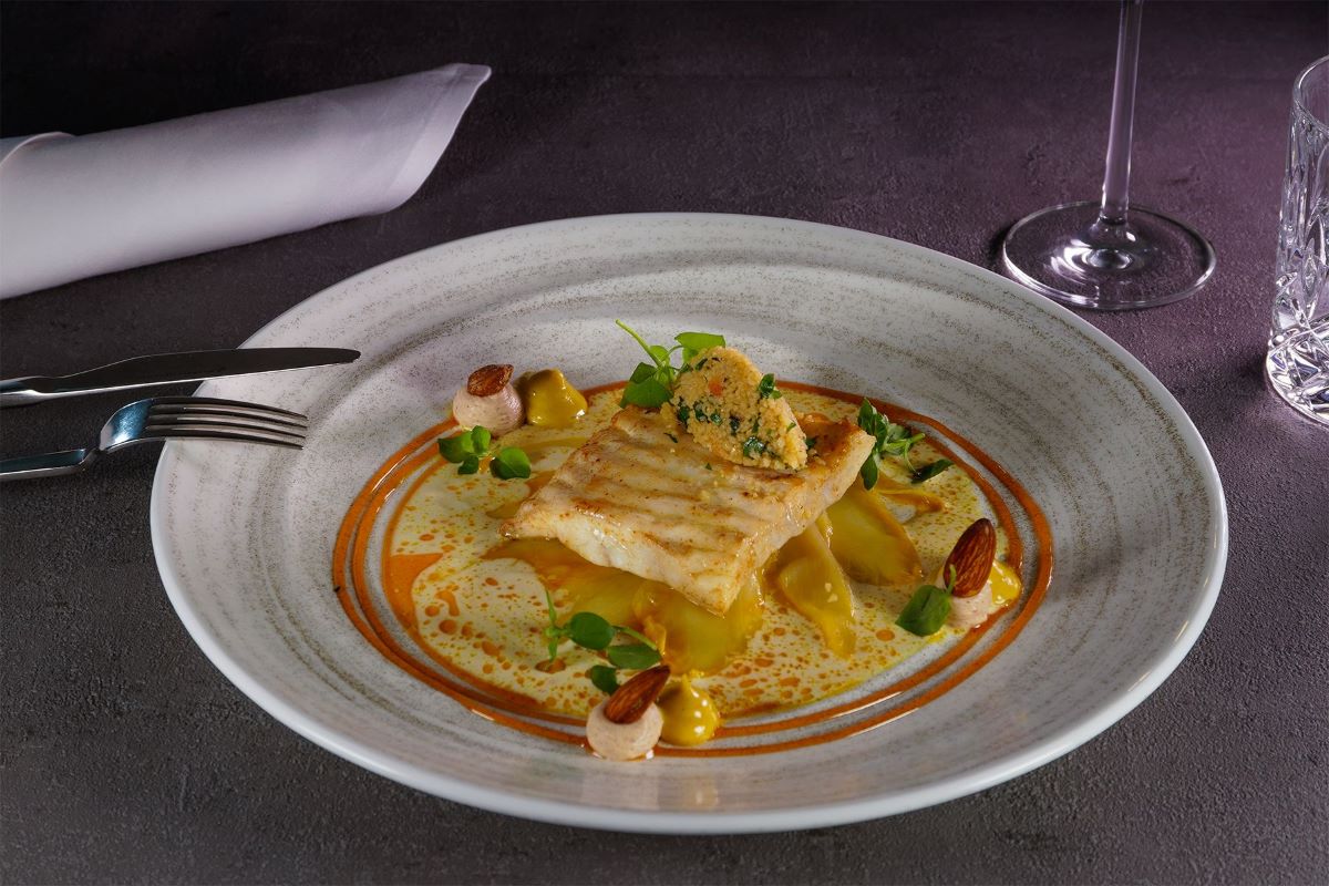 Im Restaurant Küppersmühle bietet man in urbaner Atmosphäre ambitionierte klassisch-moderne Küche mit internationalen Einflüssen. © Sascha Perrone