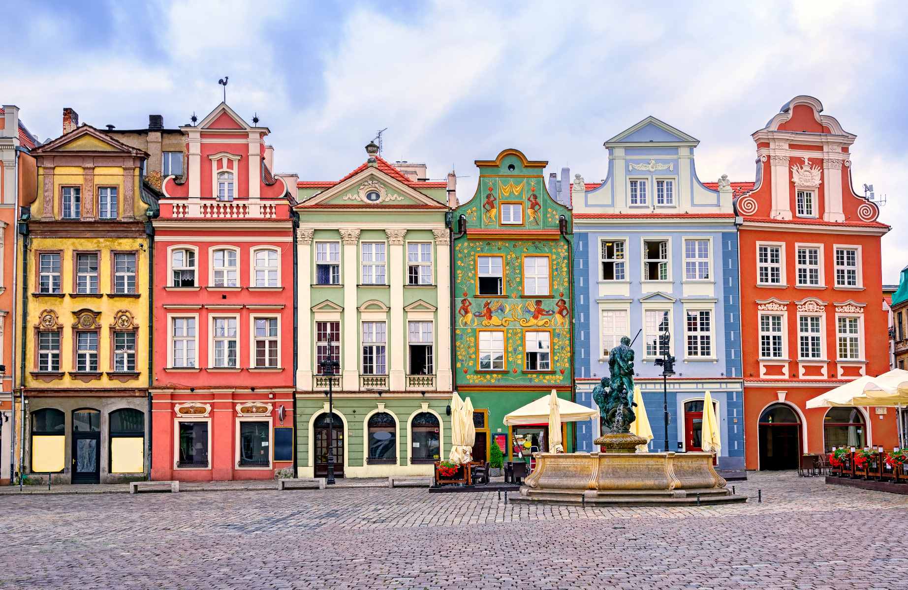 Colourful Renaissance façade on Poznań’s central market square, with colors as diverse as the city’s culinary scene. ©Xantana/iStock