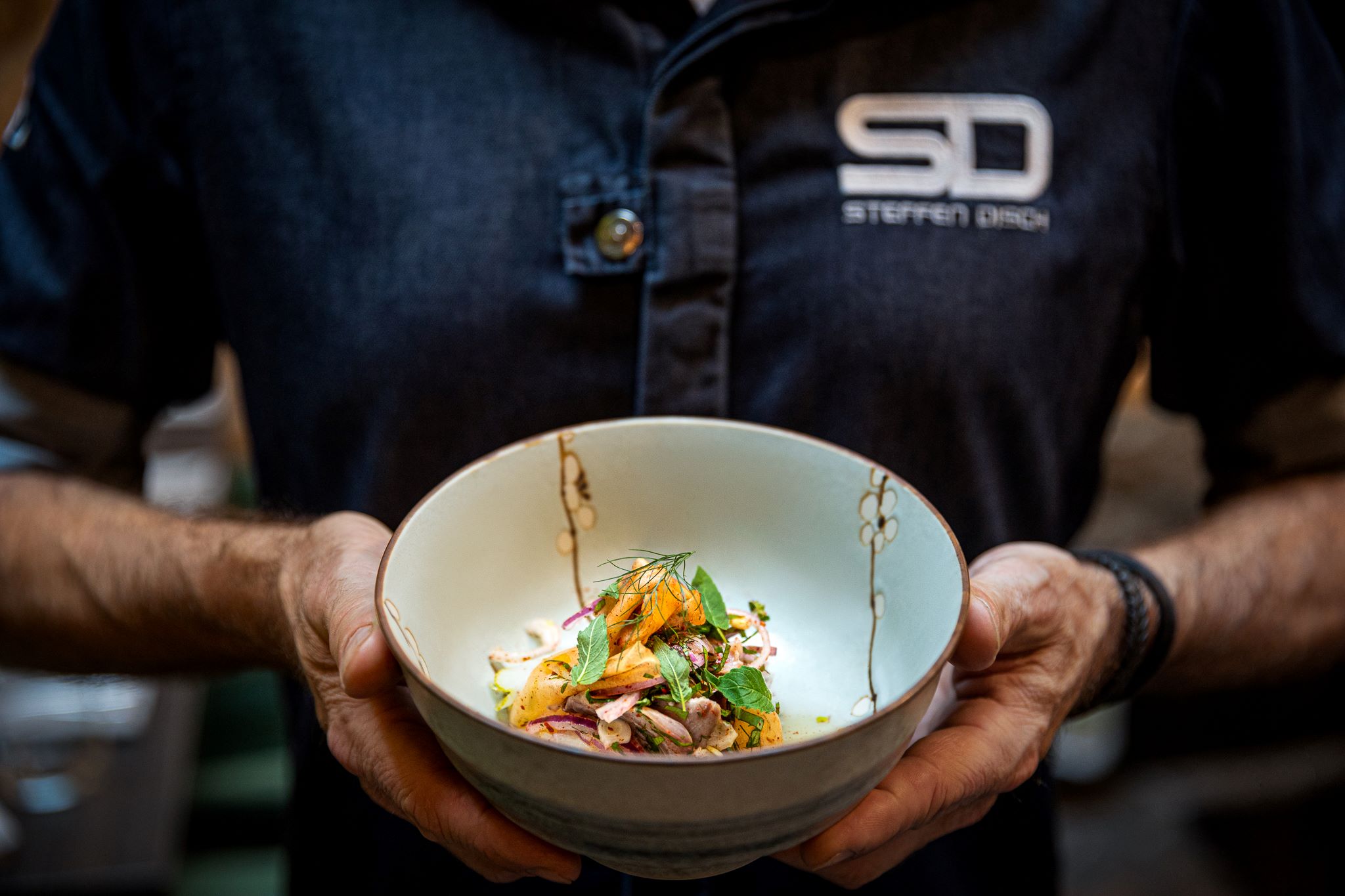 "Black Forest meets Asia" heißt es im ausgewählten Restaurant Kuro Mori  © Lukas Kirchgasser/Kuro Mori