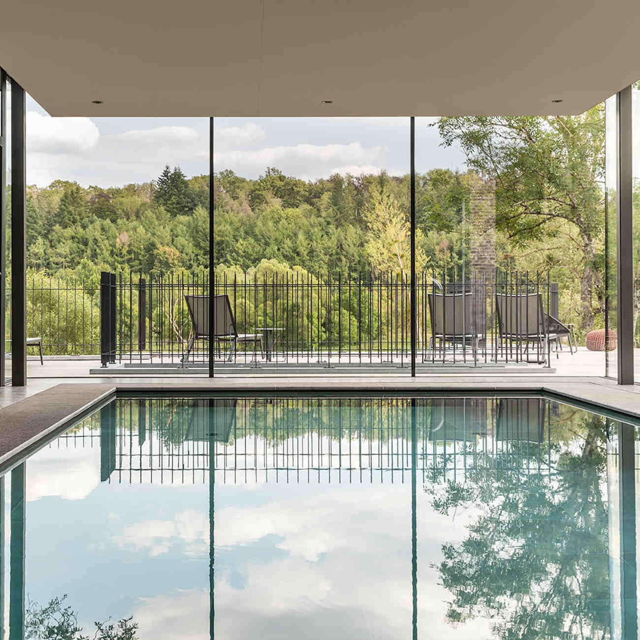 Au Château de Vignée, une Clef MICHELIN, la nature environnante s'invite à l'intérieur. © Château de Vignée