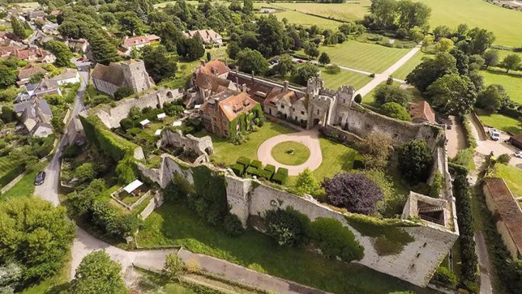Amberley Castle counts Henry VIII among its former guests (© Amberley Castle)