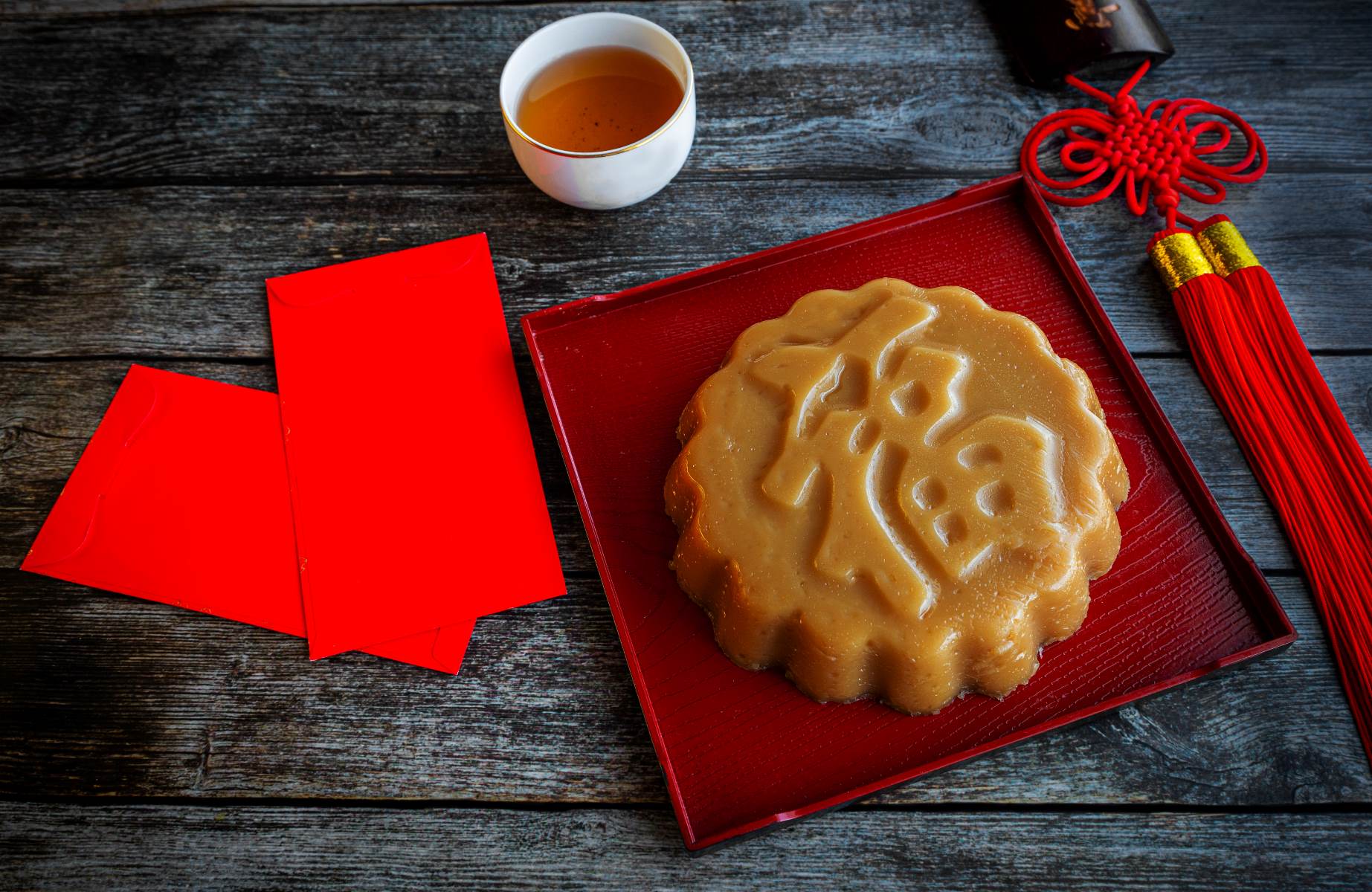 Nian gao sticky rice cake. © Ronnie Chua/Shutterstock