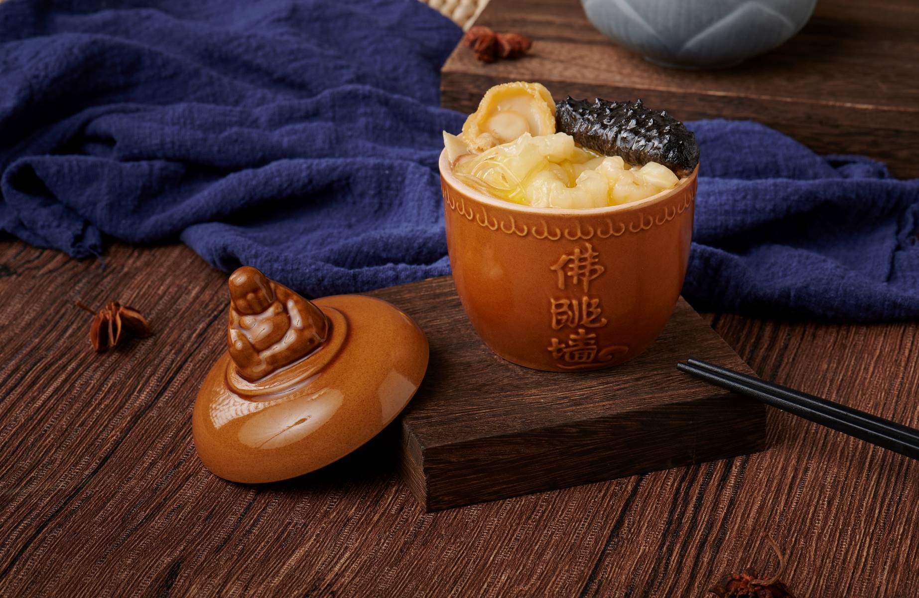 Buddha Jumps Over the Wall soup. © Catherine Scarlett/Shutterstock