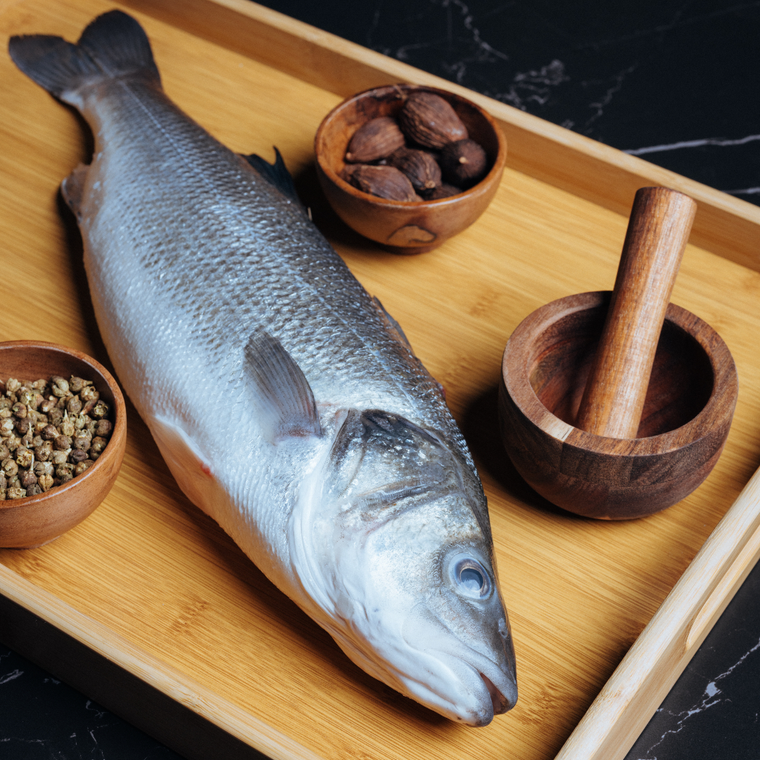 Loup de Méditerranée, baies de la passion, kokorima (cardamome africaine) chez Kin (Marseille) © Bruno Chiappe