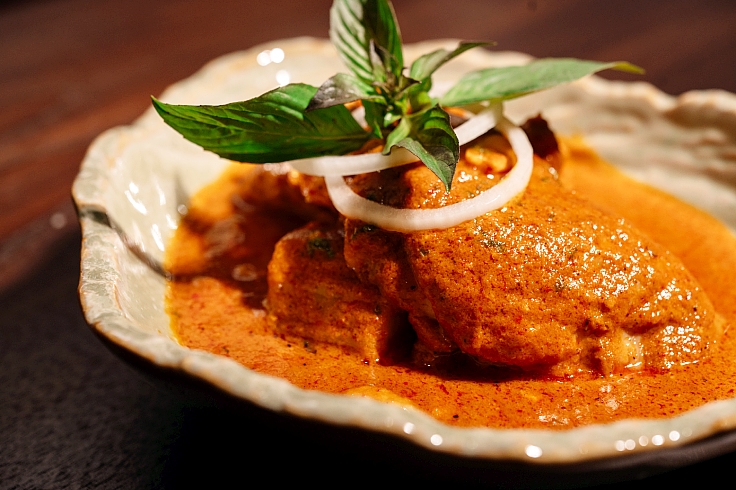 The Local's massaman curry. (© Anuwat Senivansa Na Ayudhya/The MICHELIN Guide Thailand)