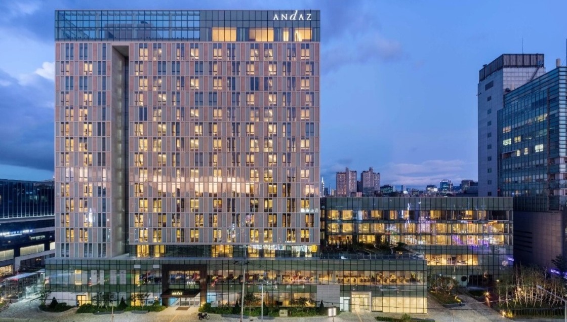 Andaz Seoul Gangnam is located in Apgujeong-dong, the heart of Gangnam. © Andaz Seoul Gangnam