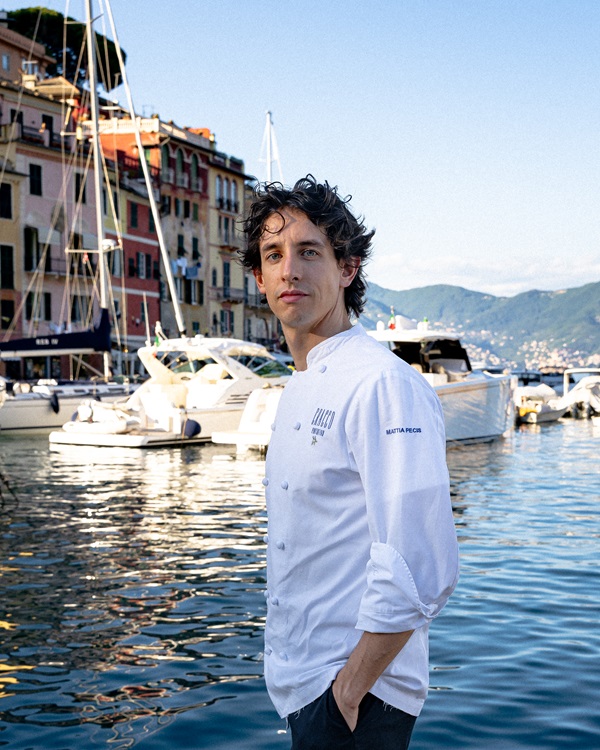 Mattia Pecis, sullo sfondo Portofino