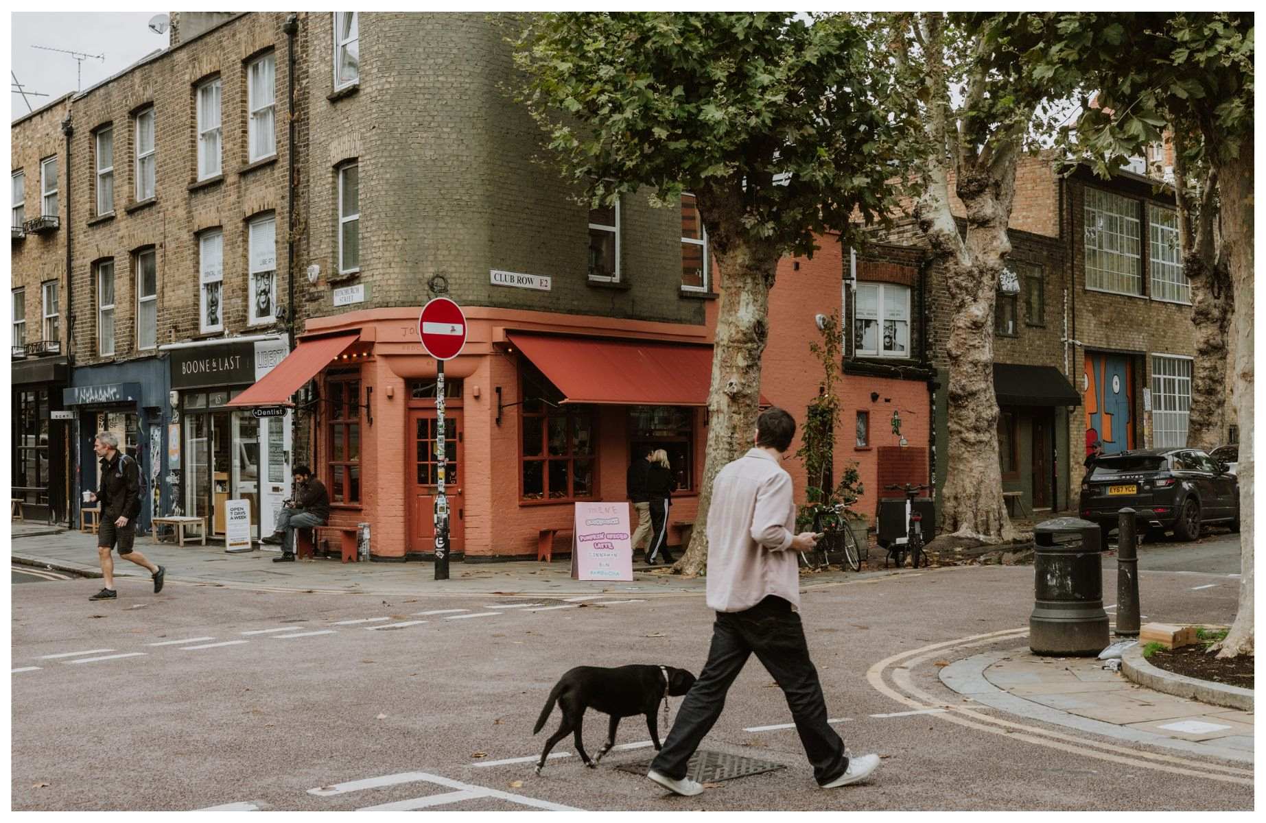 Shoreditch locals pass coffee shop and bakery Jolene on the bustling Redchurch Street. © Joanna Yee/The MICHELIN Guide