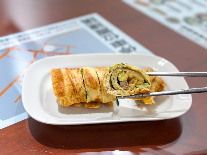 貓的堅持的酥皮豆包捲則是用豆皮包裹蔬菜與豬軟骨或牛腱心，兼顧美味與創意。（©MICHELIN）