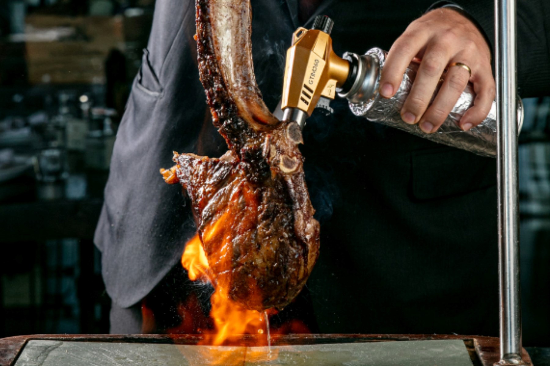  No A Figueira Rubaiyat, a carne é o eixo central da oferta gastronômica, mas vale a pena também conhecer os peixes e mariscos da casa. © Assado de Tira Wagyu/A Figueira Rubaiyat