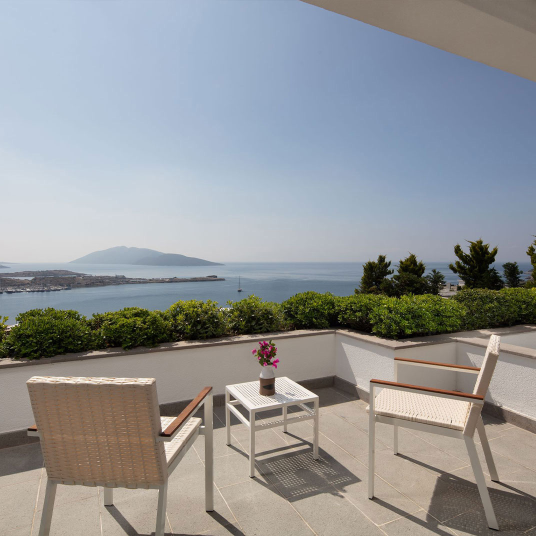 A terrace at Doria Hotel Bodrum overlooks the serene Aegean Sea in Türkiye’s historic port city. © Doria Hotel Bodrum 
