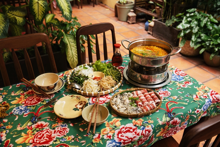 Nha Tu's broth that bridges North, Central and South — finished with creamy oysters and gentle beef umami in Ho Chi Minh City. (© Mervin Lee/The MICHELIN Guide Vietnam)