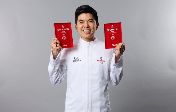 Chef Thitid “Ton” Tassanakajohn, the first chef to hold two One-MICHELIN-Starred restaurants in Thailand. (© The MICHELIN Guide Thailand)